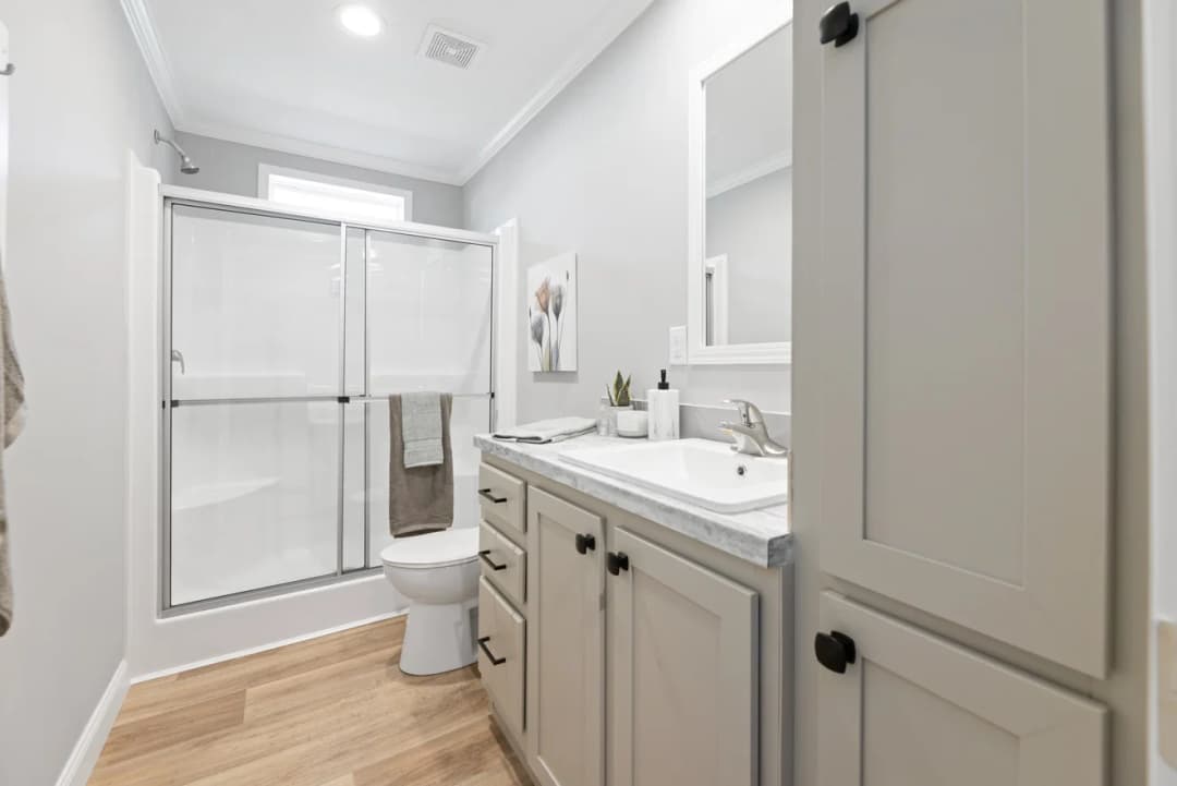 Cumberland duplex bathroom home features