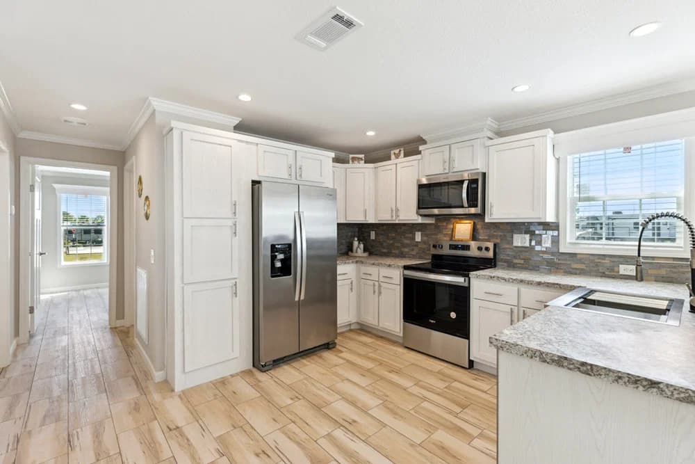 Bigbee kitchen home features