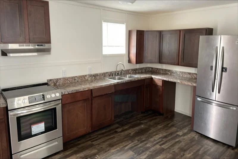 Clayton homes / 43fem14683ph22 lot# 14 kitchen home features