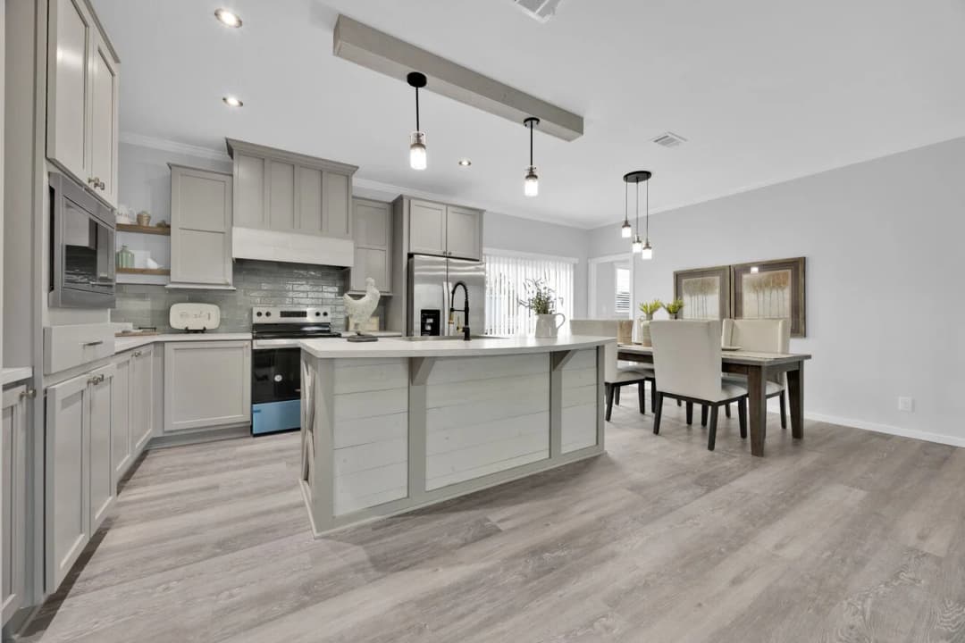 Quinn 30523a kitchen home features
