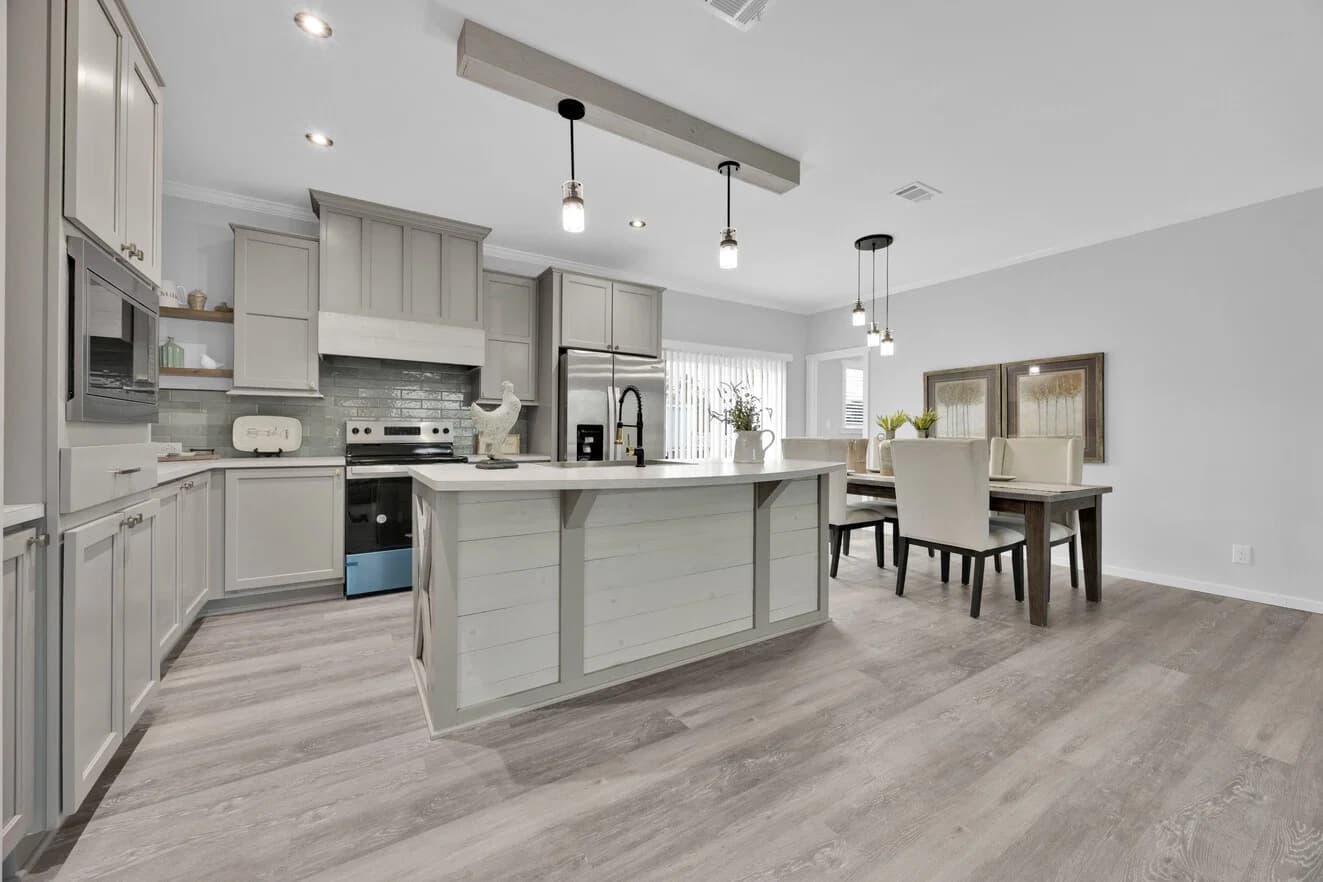 Quinn 30523a kitchen home features