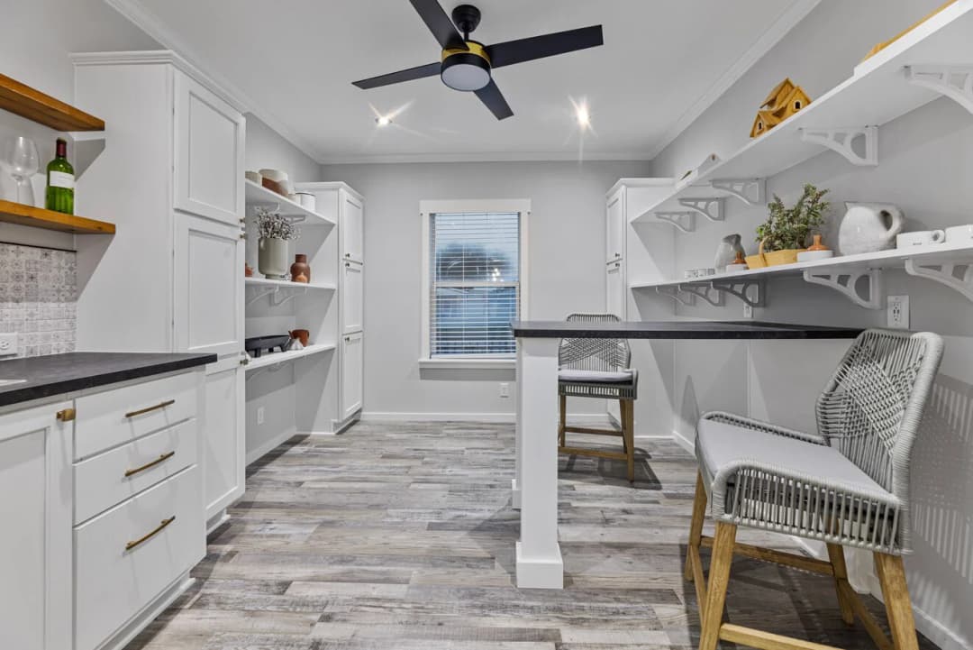 Davan 28683a interior home features