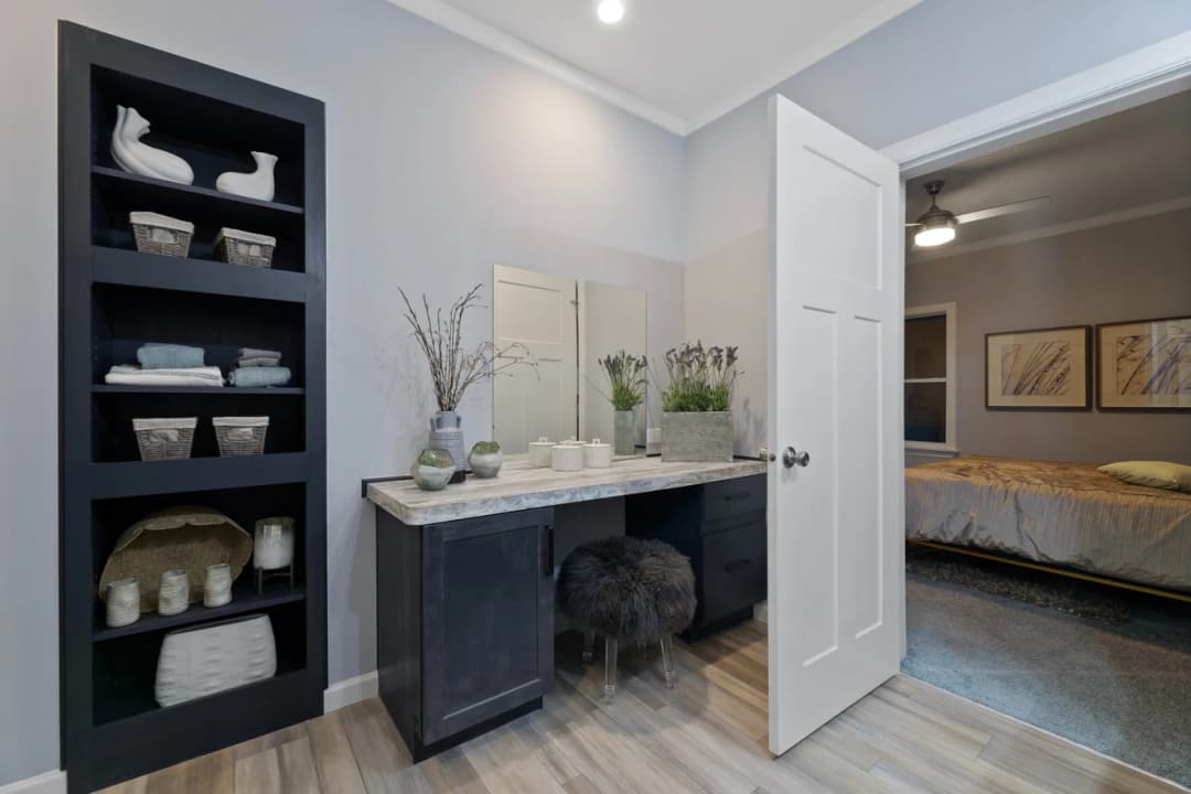 Finley 28684a bathroom home features
