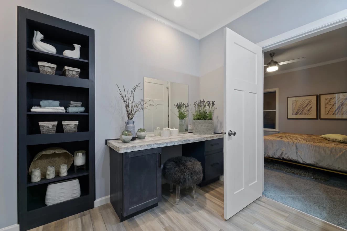 Finley 28684a bathroom home features