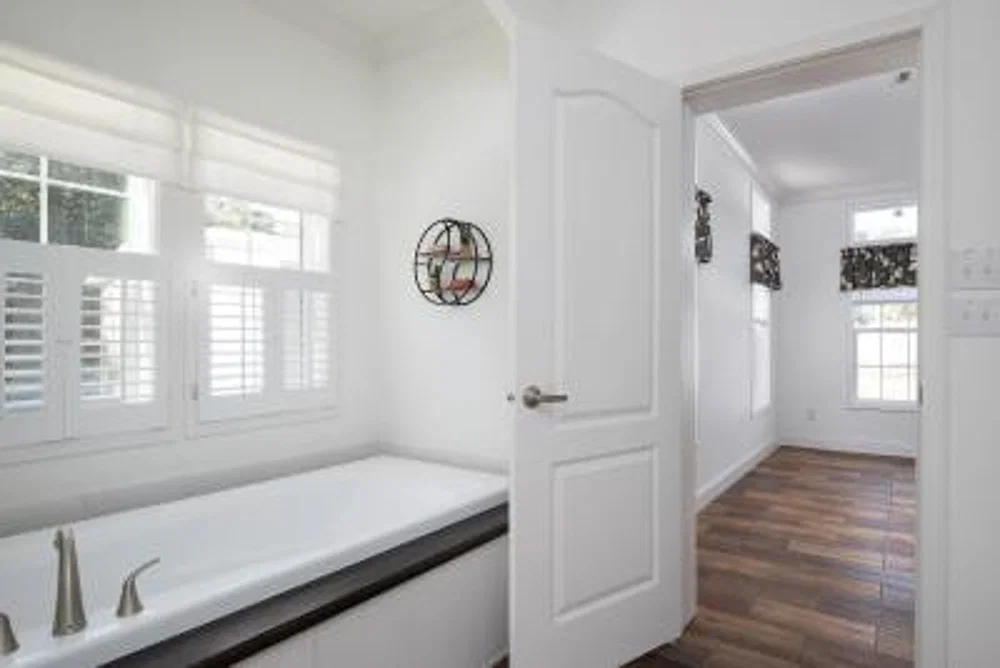 Cordele bathroom home features