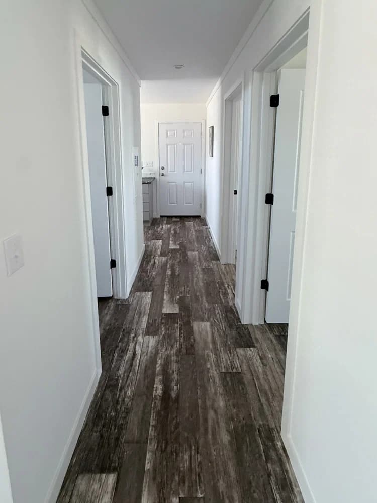 Gibbon interior home features