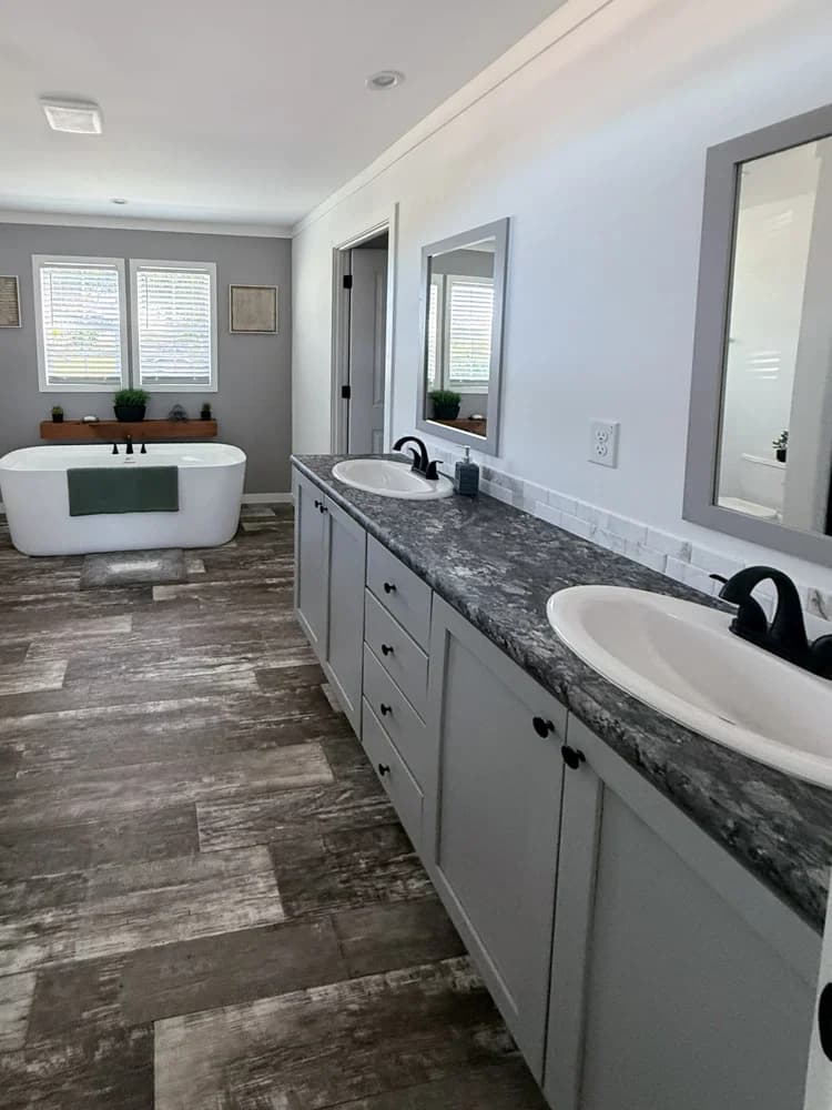 Gibbon bathroom home features
