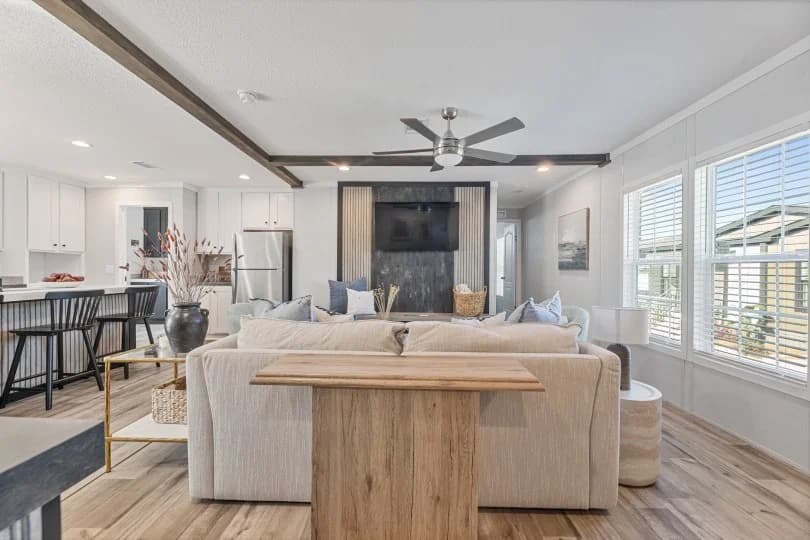 Vivid 28603n hero and interior home features
