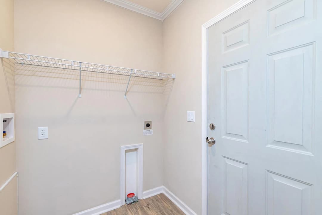 Silver springs 5351 interior home features
