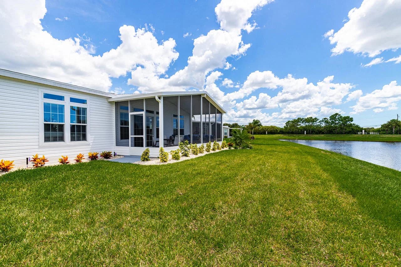 Silver springs elite 6400 exterior home features