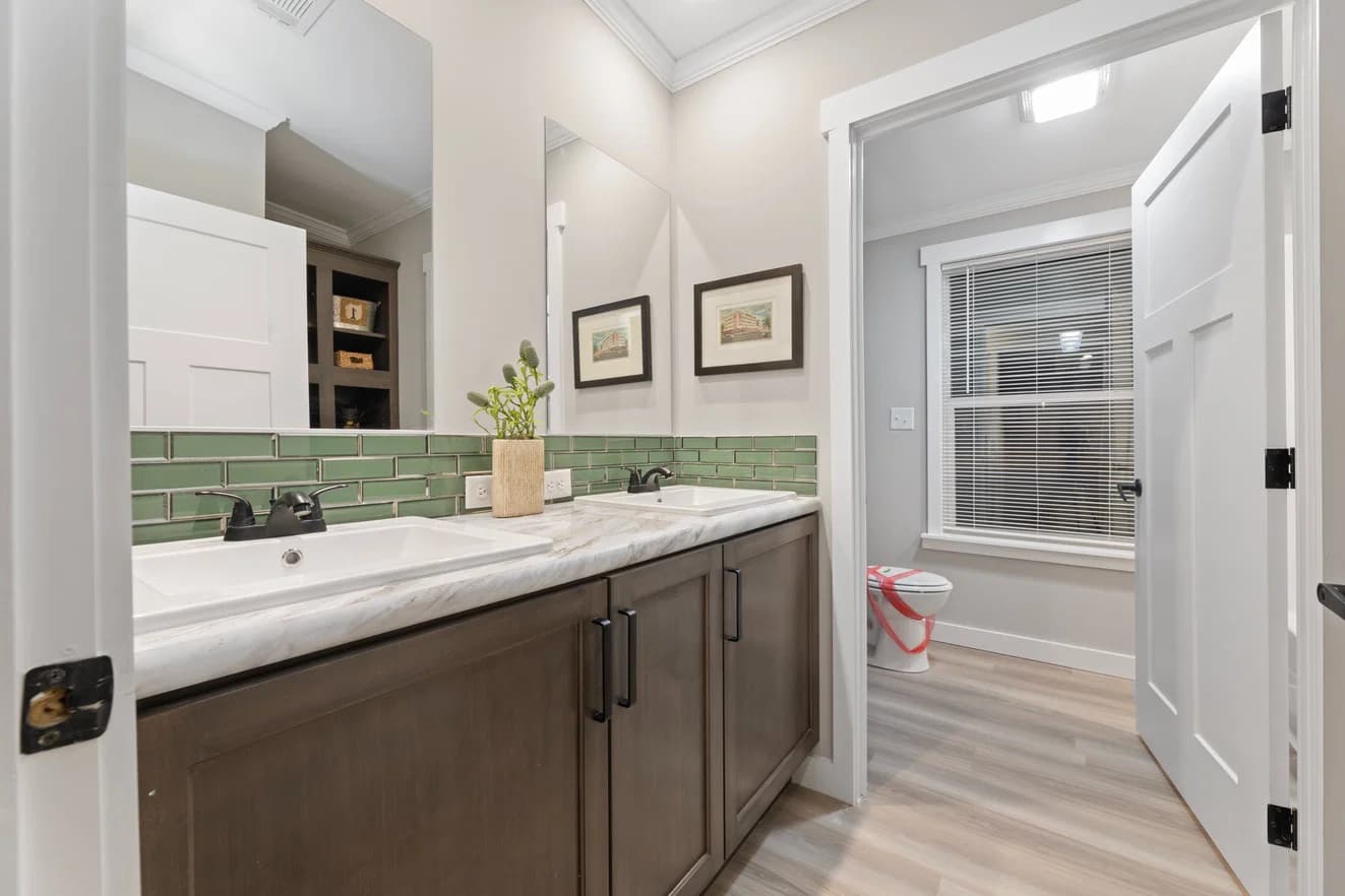 Pelican bay ii 30764b bathroom home features