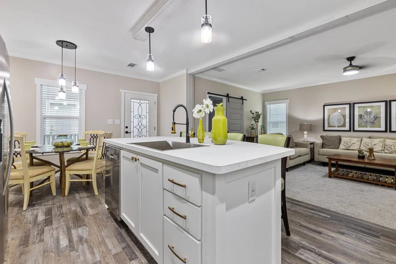 Pierce 28562a kitchen home features