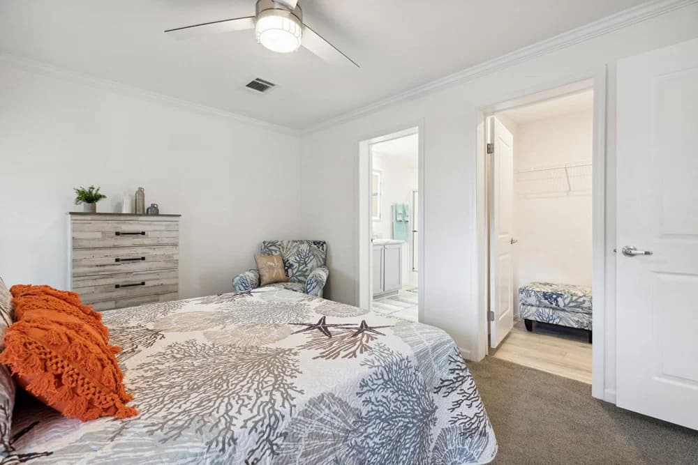 Amica bedroom home features