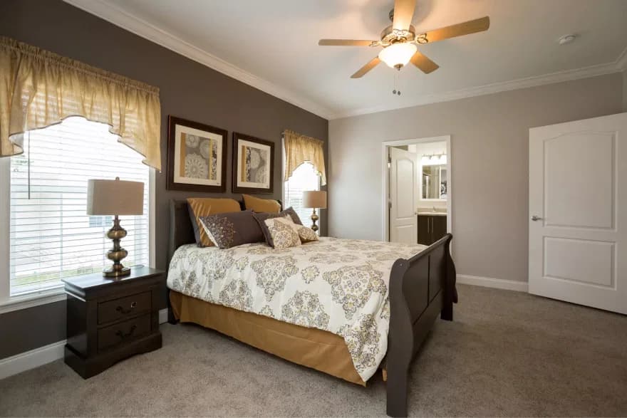 Knightstown bedroom home features