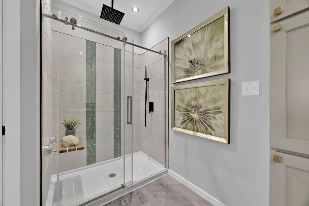 Quinn 30523a bathroom home features