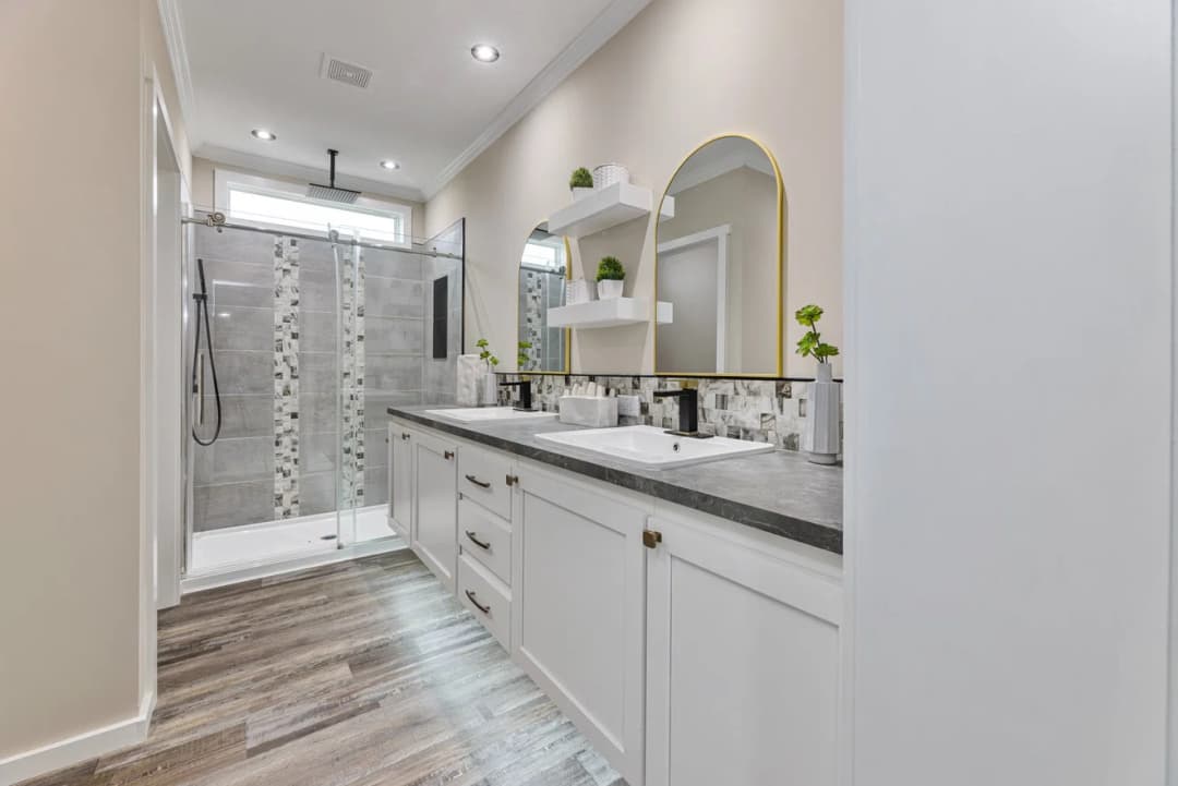 Pierce 28562a bathroom home features
