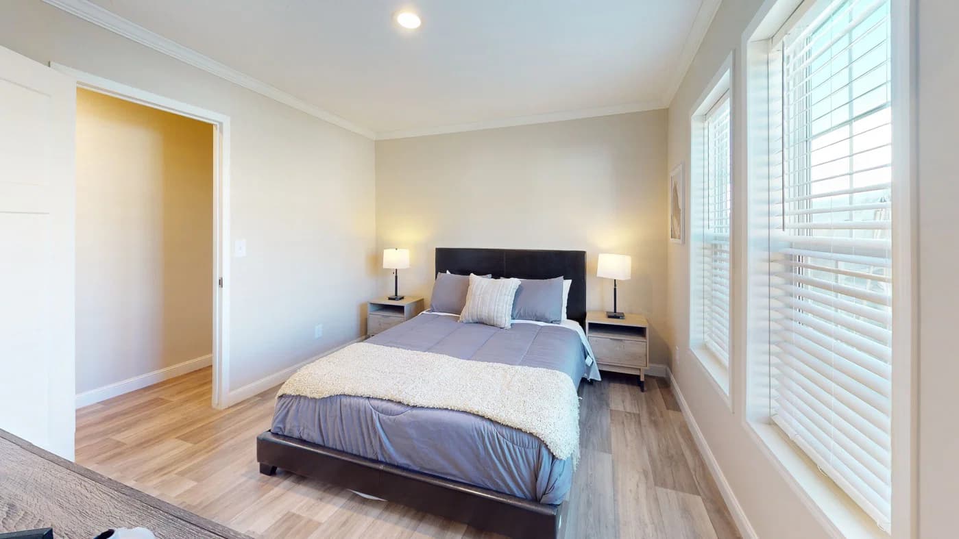 Roanoke duplex bedroom home features