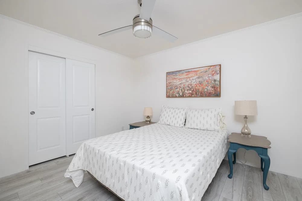 Everglade bedroom home features